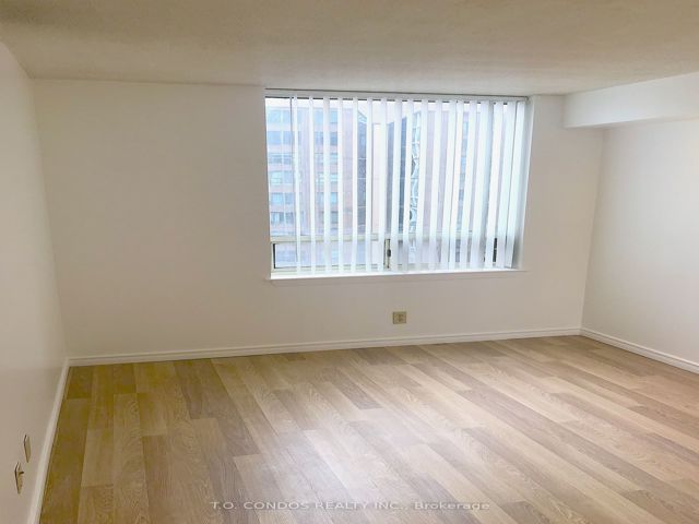 1808 - 633 Bay St