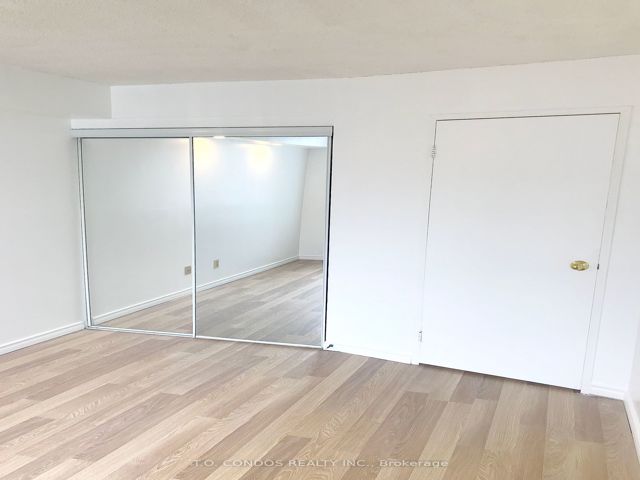 1808 - 633 Bay St