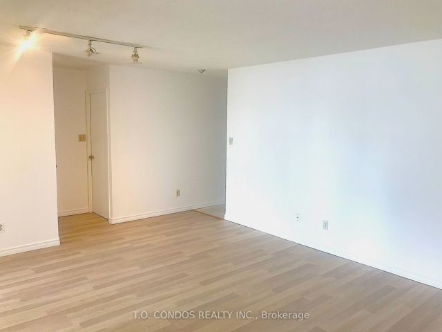 1808 - 633 Bay St