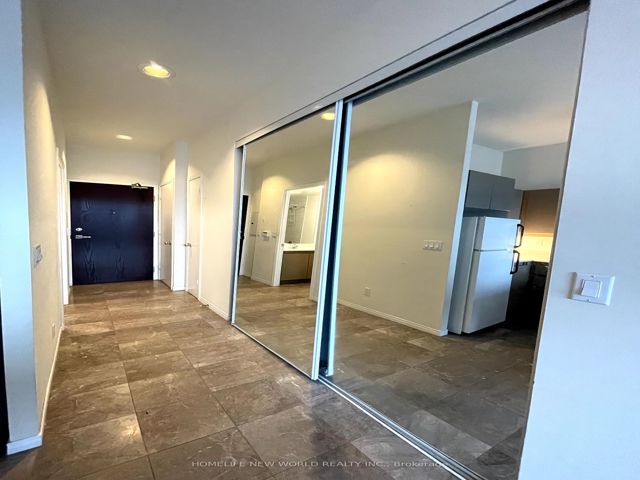 2202 - 7 King St E
