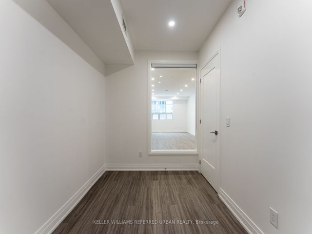 202 - 475 Queen St W