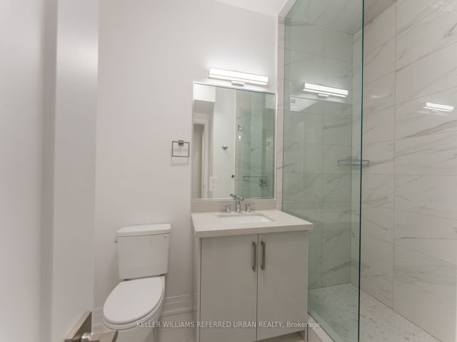 202 - 475 Queen St W