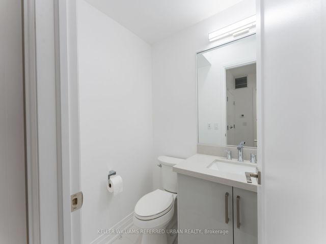 202 - 475 Queen St W
