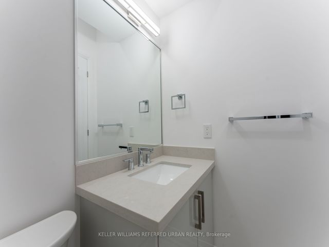 202 - 475 Queen St W