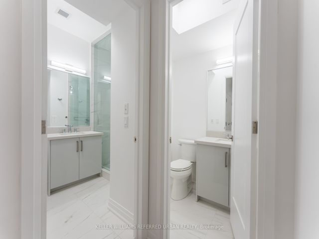 202 - 475 Queen St W