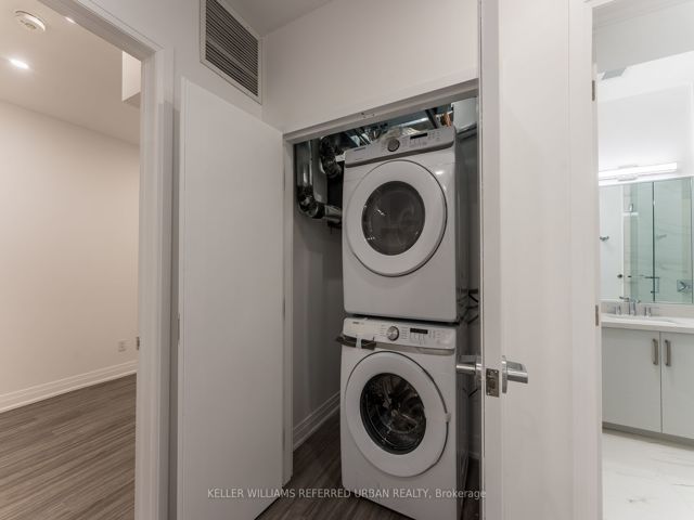 202 - 475 Queen St W