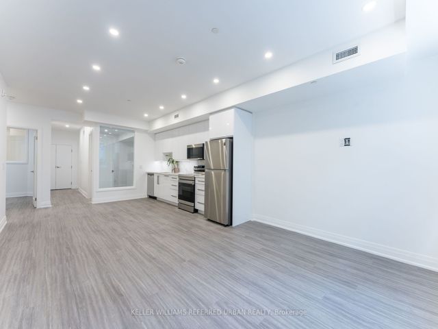 202 - 475 Queen St W