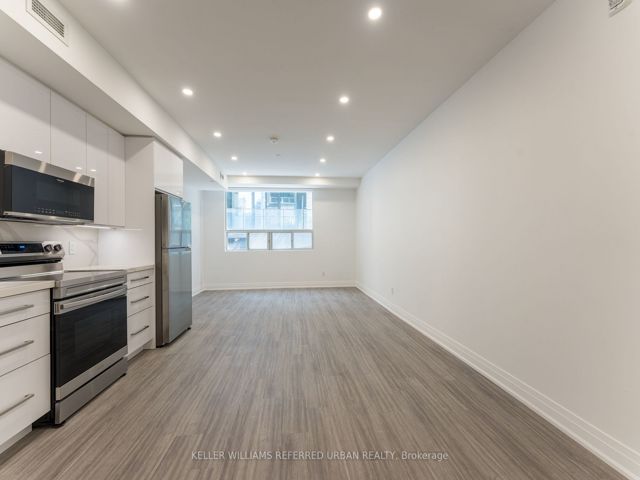 202 - 475 Queen St W