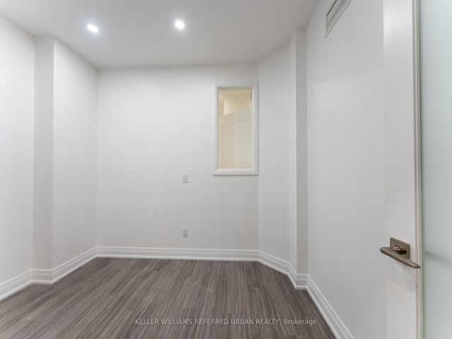 202 - 475 Queen St W