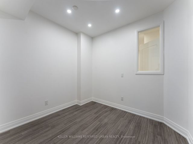 202 - 475 Queen St W