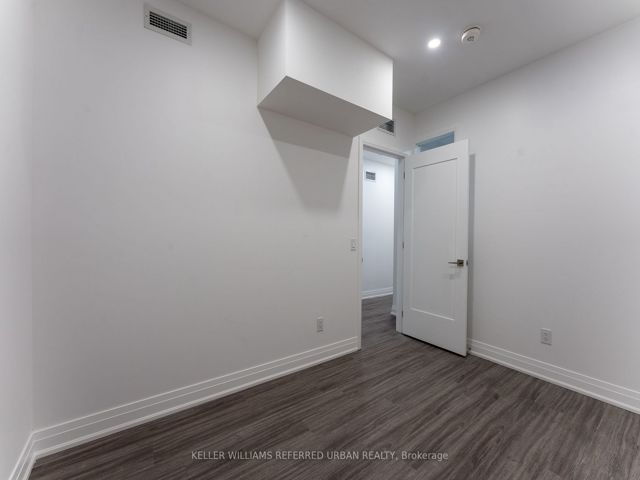 202 - 475 Queen St W