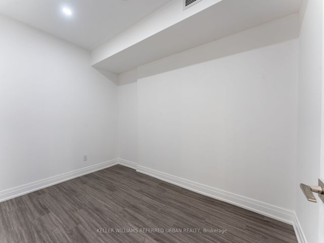 202 - 475 Queen St W