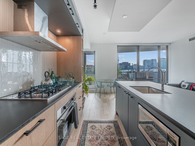 404 - 41 Dovercourt Rd