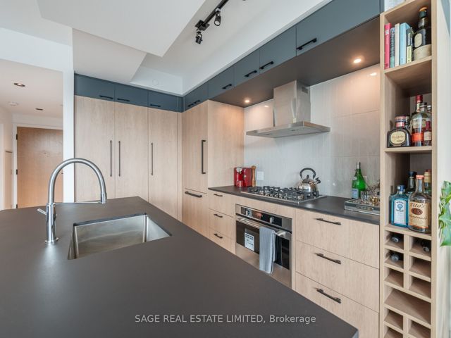 404 - 41 Dovercourt Rd