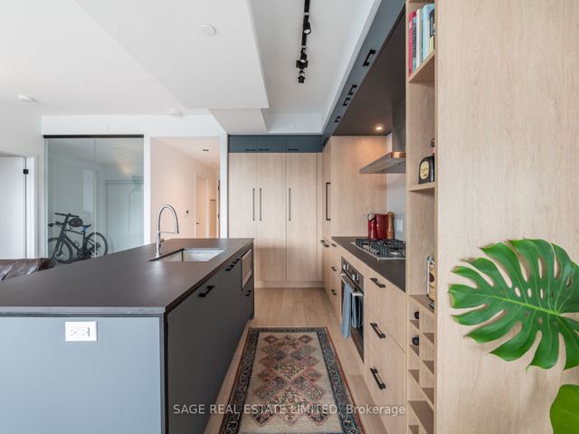 404 - 41 Dovercourt Rd