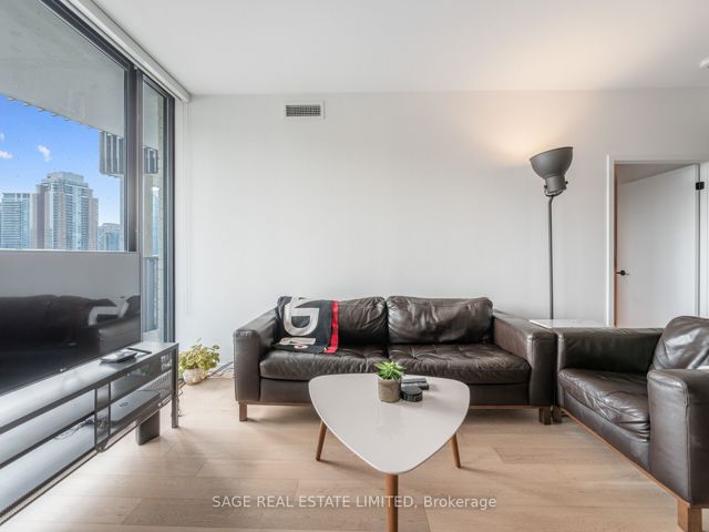 404 - 41 Dovercourt Rd