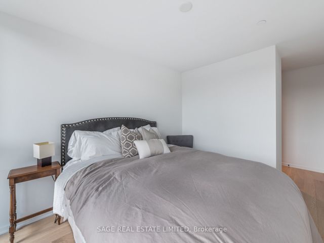 404 - 41 Dovercourt Rd