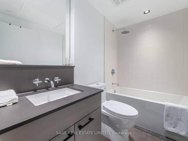 404 - 41 Dovercourt Rd