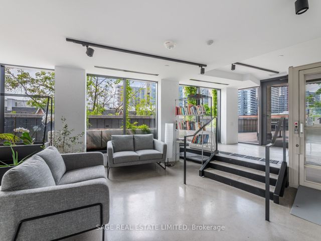 404 - 41 Dovercourt Rd