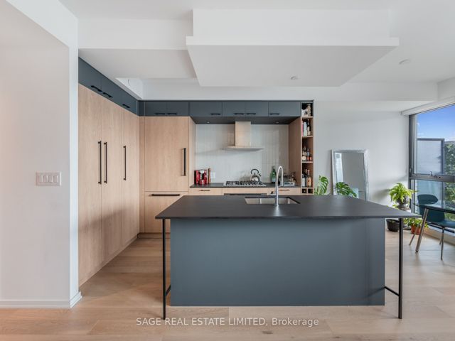 404 - 41 Dovercourt Rd