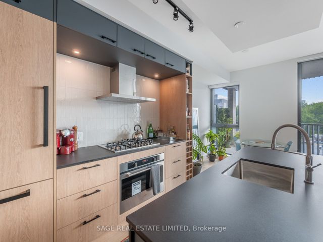 404 - 41 Dovercourt Rd