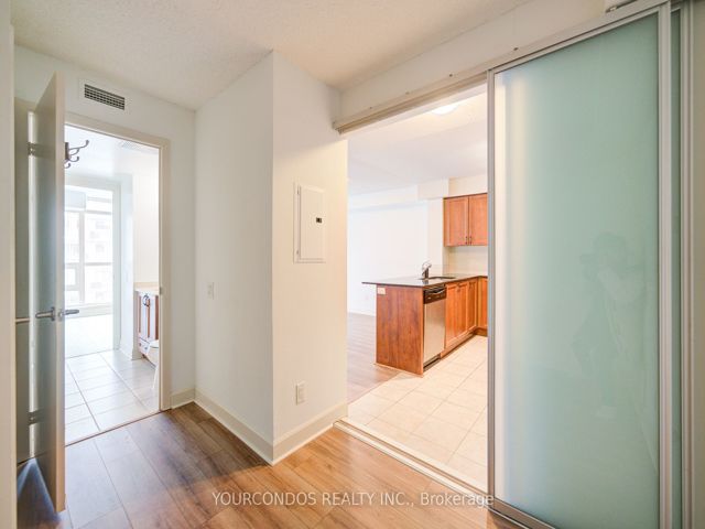 829 - 525 Wilson Ave