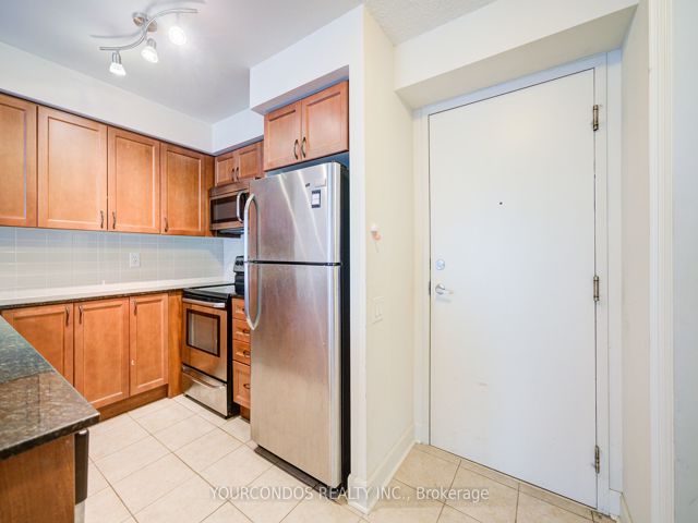 829 - 525 Wilson Ave