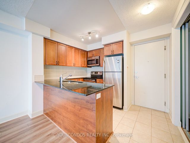829 - 525 Wilson Ave
