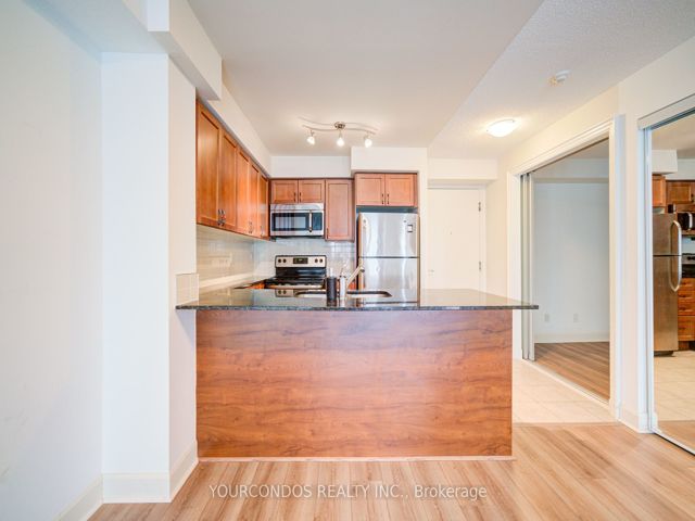 829 - 525 Wilson Ave