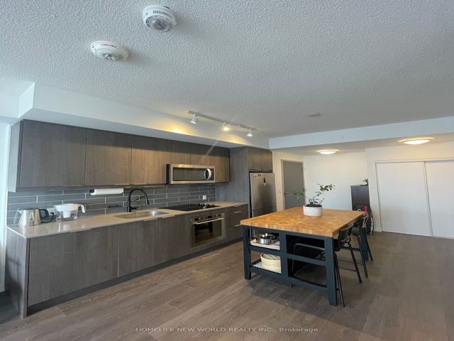 1001 - 32 Forest Manor Rd