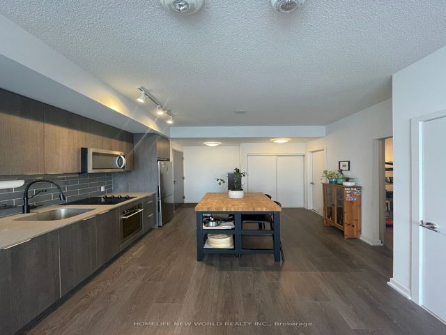1001 - 32 Forest Manor Rd
