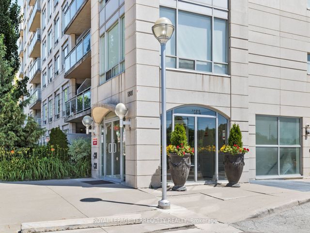 201 - 1801 Bayview Ave