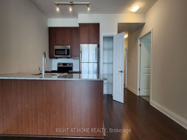 1309 - 530 St Clair Ave W