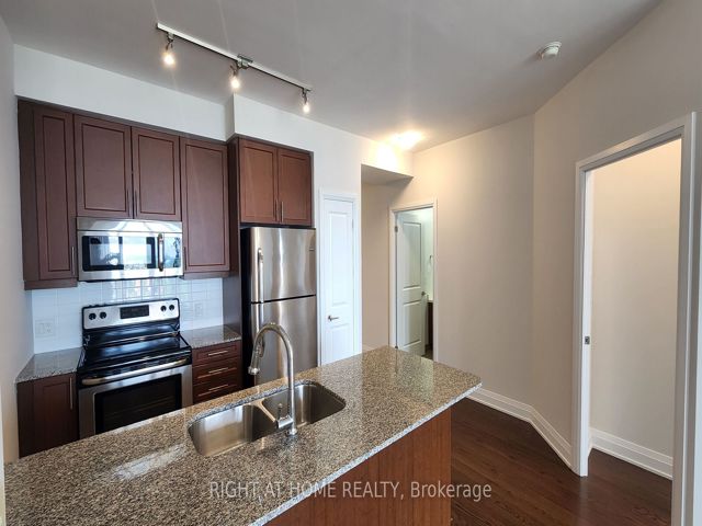 1309 - 530 St Clair Ave W
