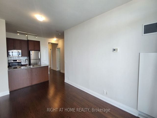 1309 - 530 St Clair Ave W