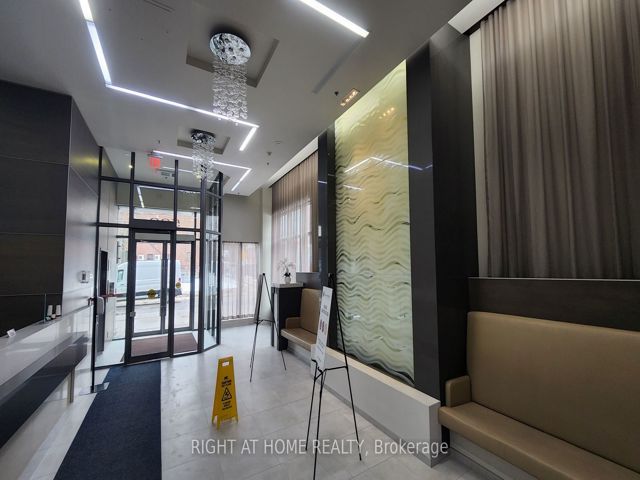 1309 - 530 St Clair Ave W
