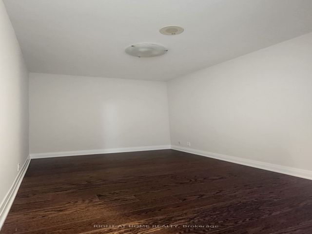 1309 - 530 St Clair Ave W