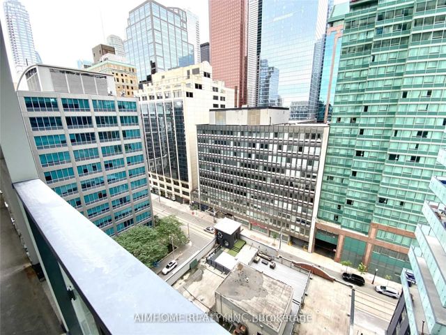 1206 - 25 Richmond St E