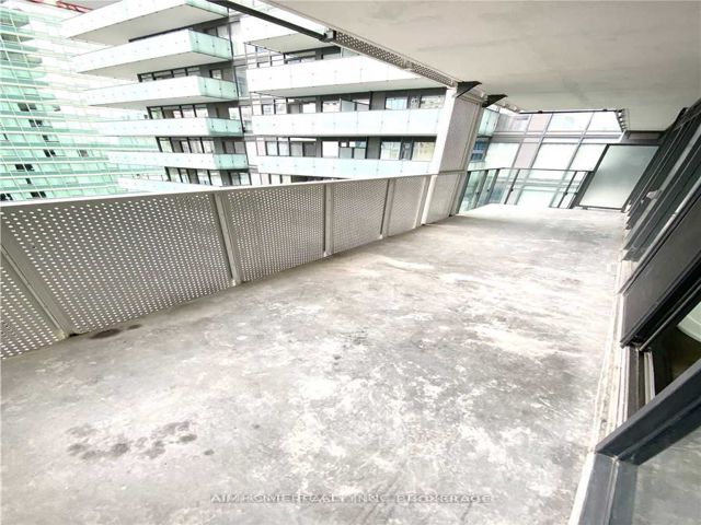 1206 - 25 Richmond St E