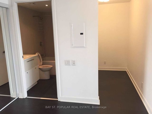 1002 - 15 Grenville St