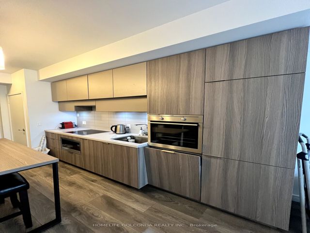 504 - 8 Eglinton Ave E