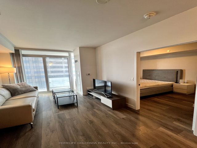 504 - 8 Eglinton Ave E