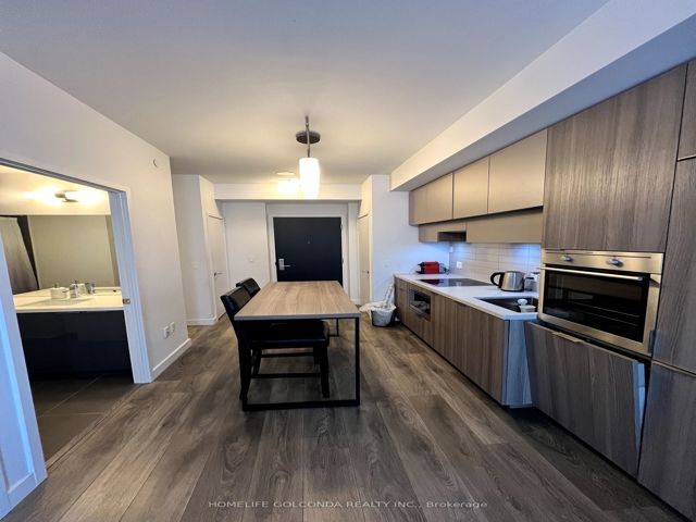 504 - 8 Eglinton Ave E