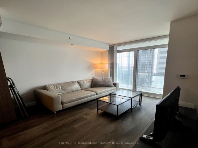 504 - 8 Eglinton Ave E