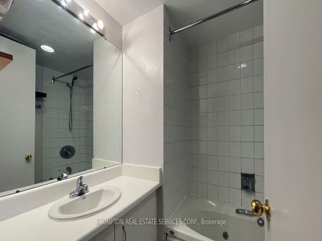 1105 - 44 St Joseph St