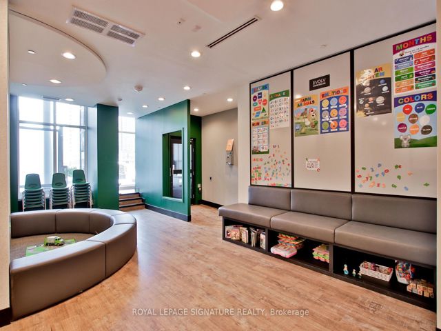 102 - 25 Nicholas Ave