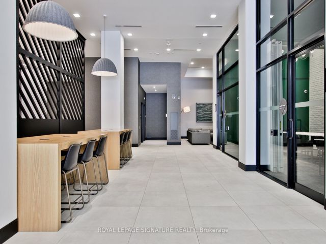 102 - 25 Nicholas Ave