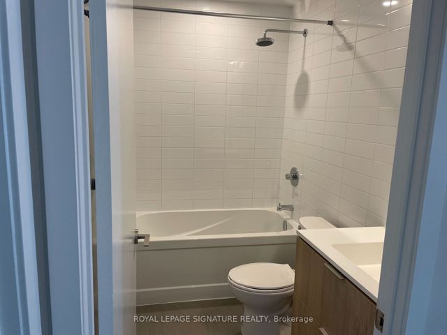 102 - 25 Nicholas Ave