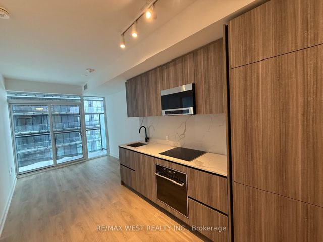 2108 - 127 Broadway Ave