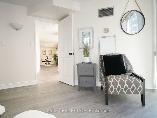 203 - 24 Wellesley St SW